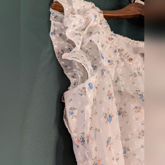 White Loft Top Floral - Picture 3 of 14